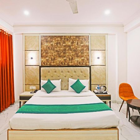 The Almora Residency - Complimentary Airport Trasnfer Hotel Ню Делхи Екстериор снимка
