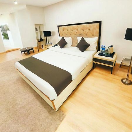 The Almora Residency - Complimentary Airport Trasnfer Hotel Ню Делхи Екстериор снимка