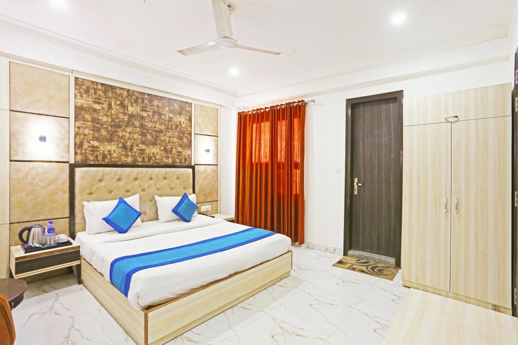 The Almora Residency - Complimentary Airport Trasnfer Hotel Ню Делхи Екстериор снимка