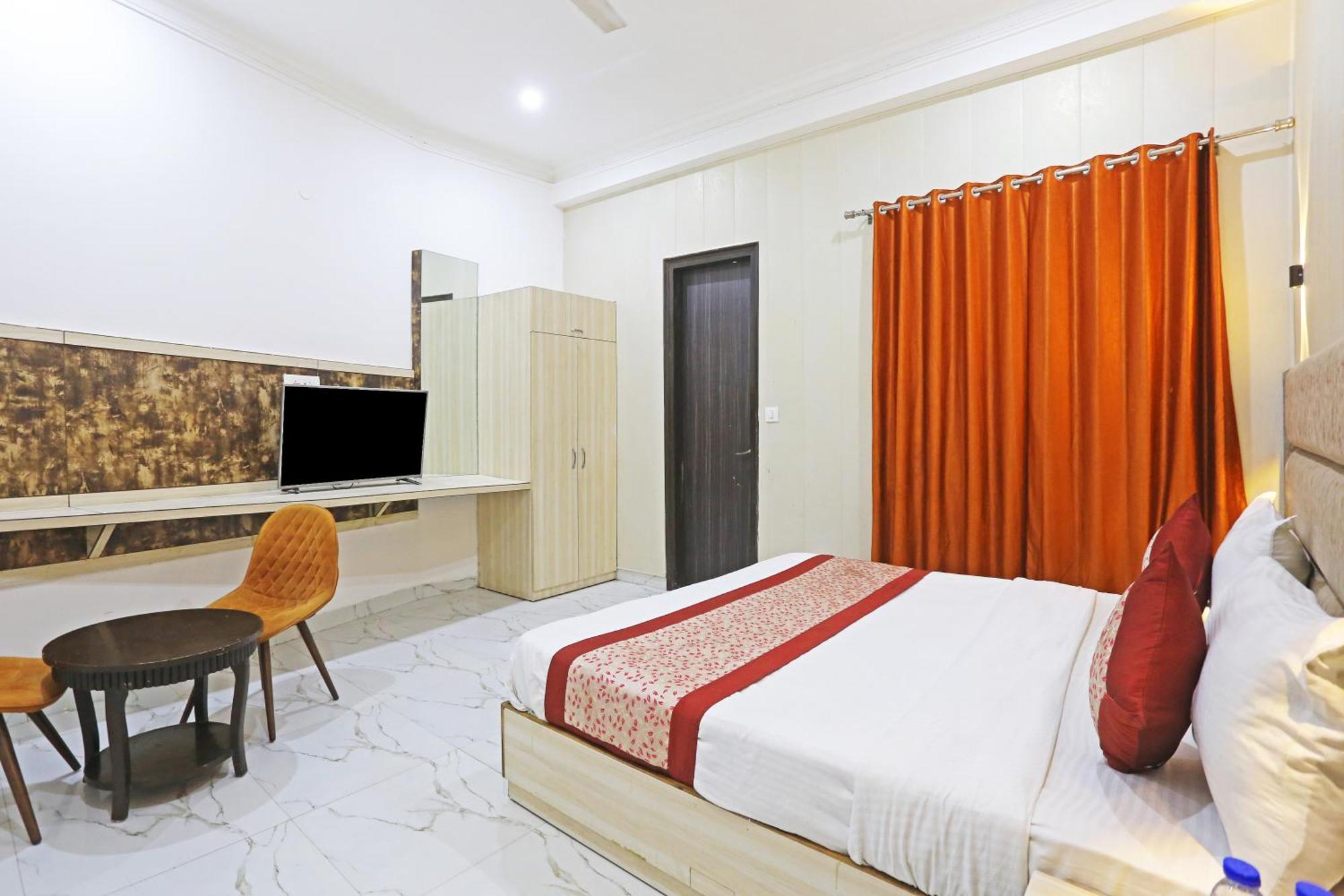 The Almora Residency - Complimentary Airport Trasnfer Hotel Ню Делхи Екстериор снимка