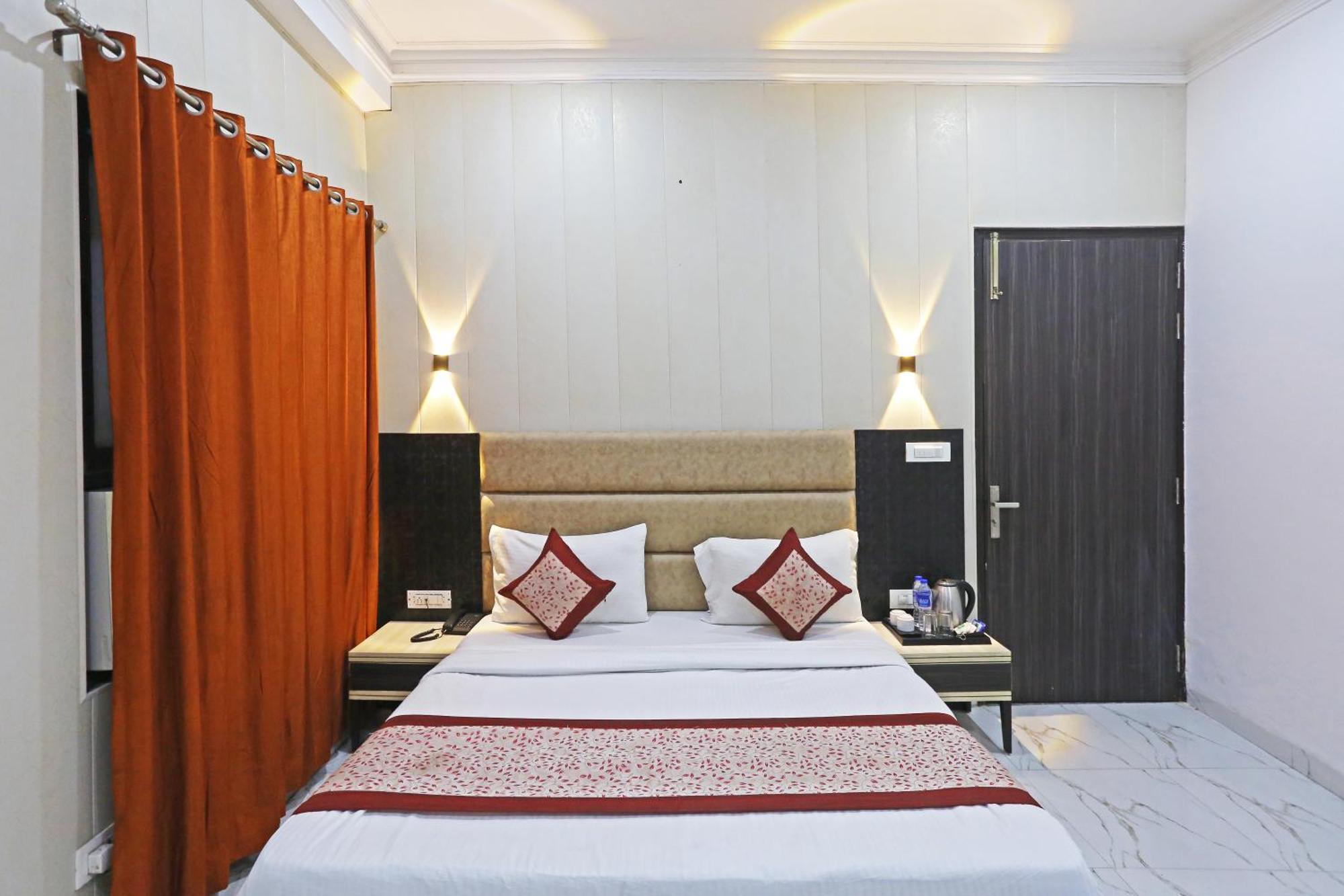 The Almora Residency - Complimentary Airport Trasnfer Hotel Ню Делхи Екстериор снимка