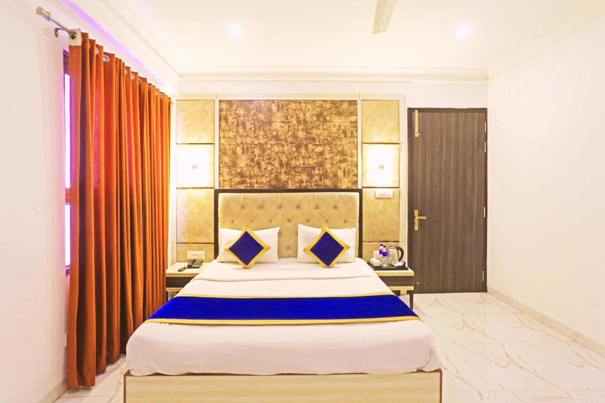 The Almora Residency - Complimentary Airport Trasnfer Hotel Ню Делхи Екстериор снимка