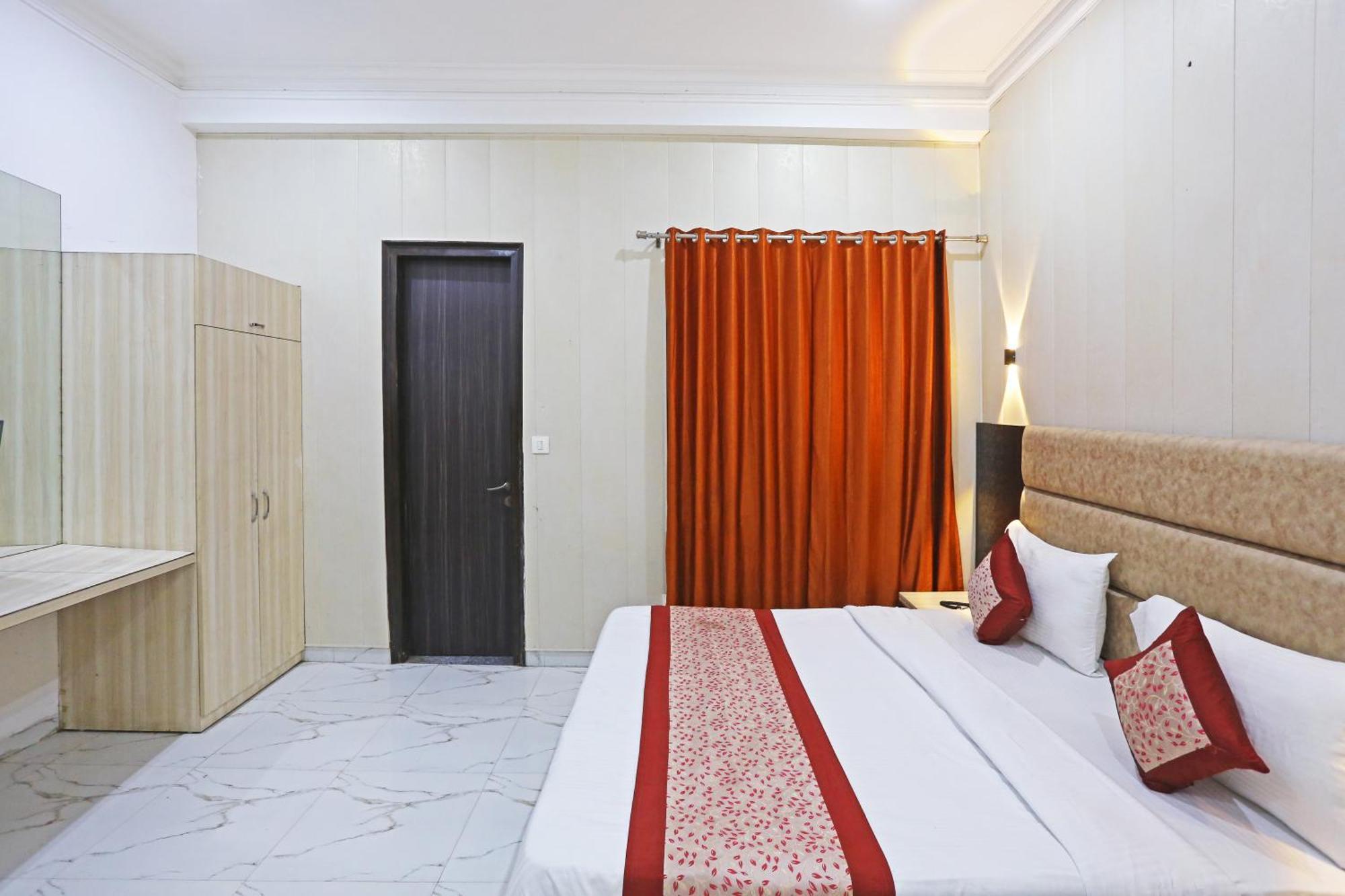 The Almora Residency - Complimentary Airport Trasnfer Hotel Ню Делхи Екстериор снимка