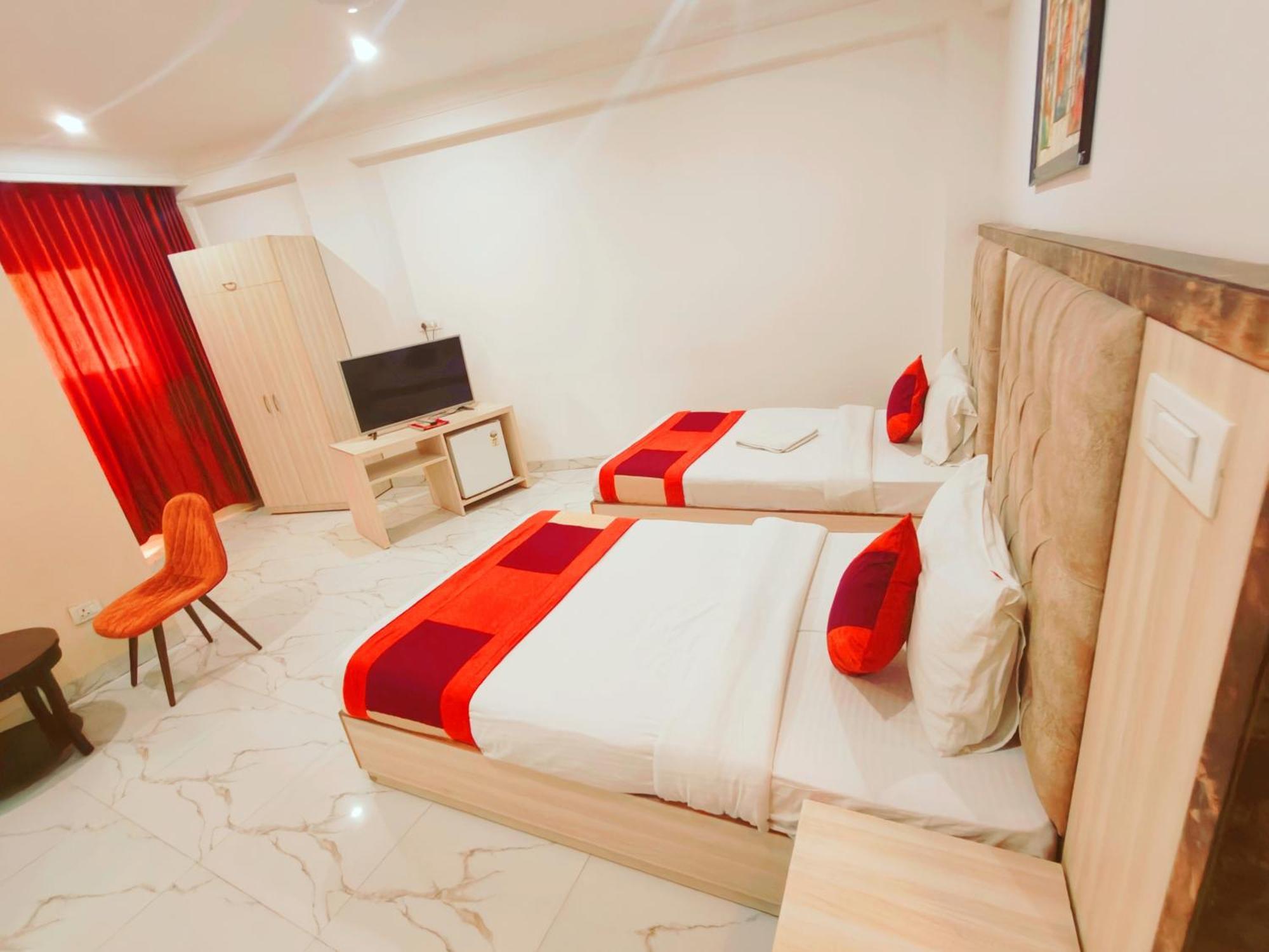 The Almora Residency - Complimentary Airport Trasnfer Hotel Ню Делхи Екстериор снимка