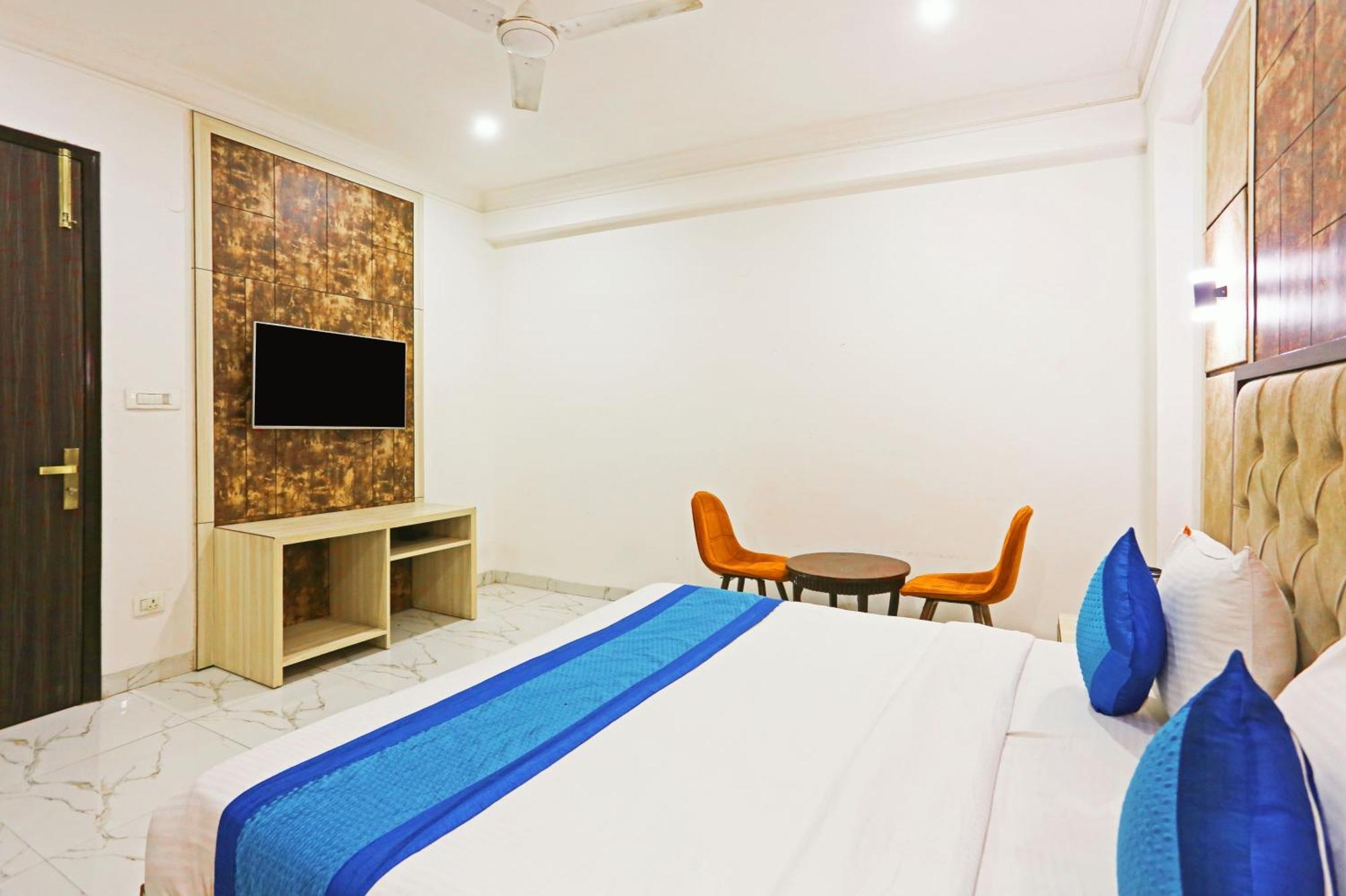 The Almora Residency - Complimentary Airport Trasnfer Hotel Ню Делхи Екстериор снимка