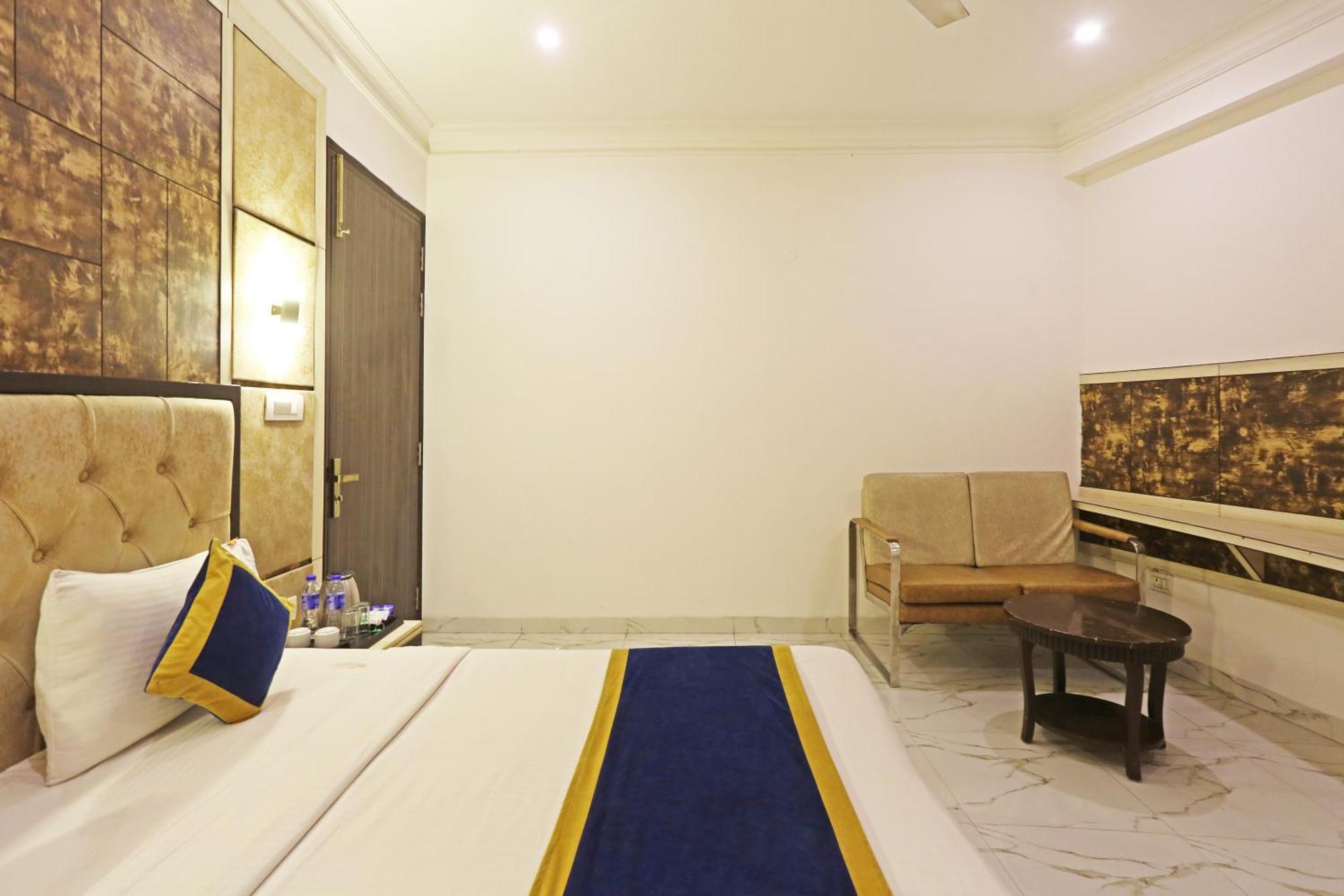 The Almora Residency - Complimentary Airport Trasnfer Hotel Ню Делхи Екстериор снимка