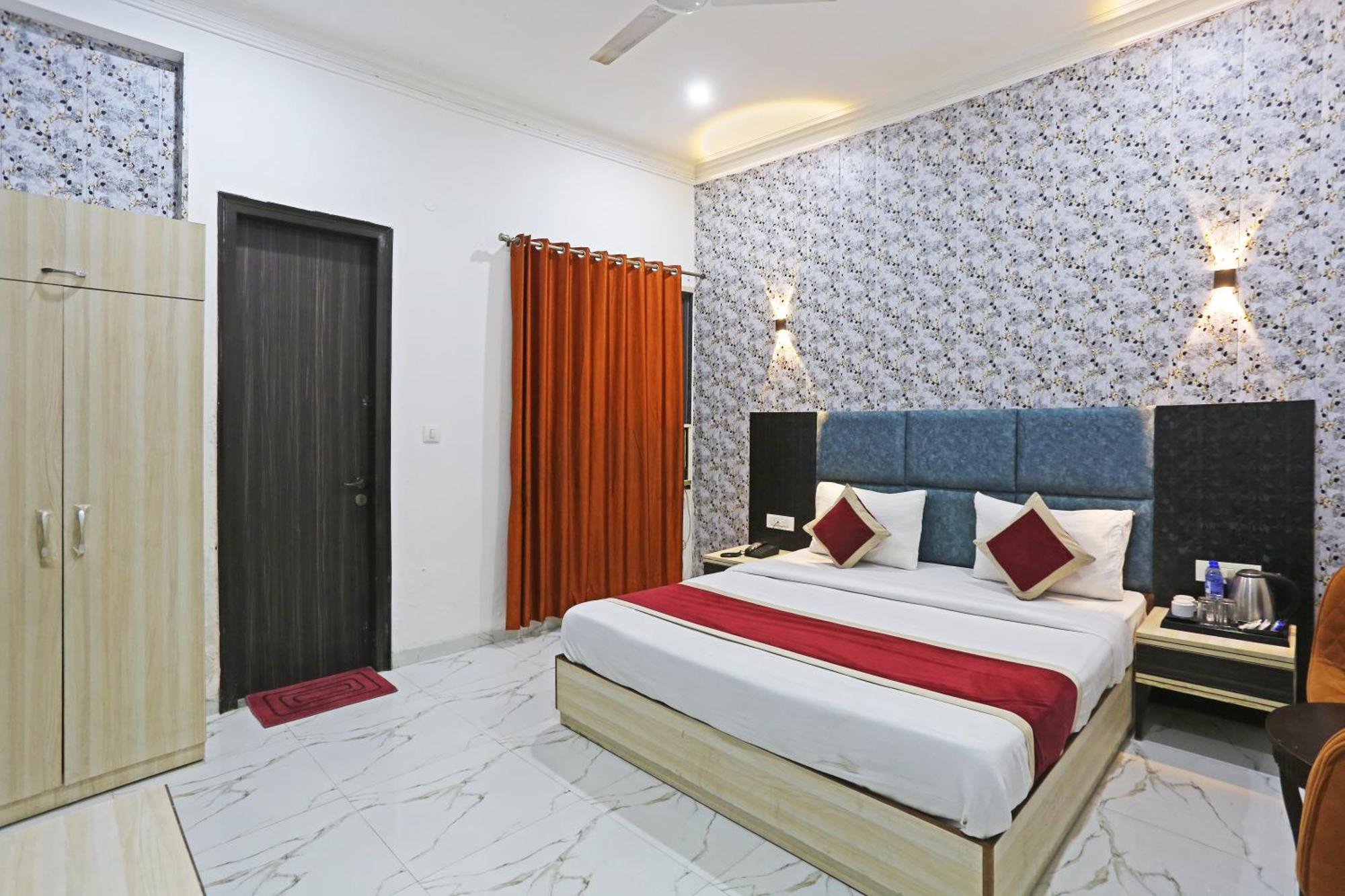 The Almora Residency - Complimentary Airport Trasnfer Hotel Ню Делхи Екстериор снимка