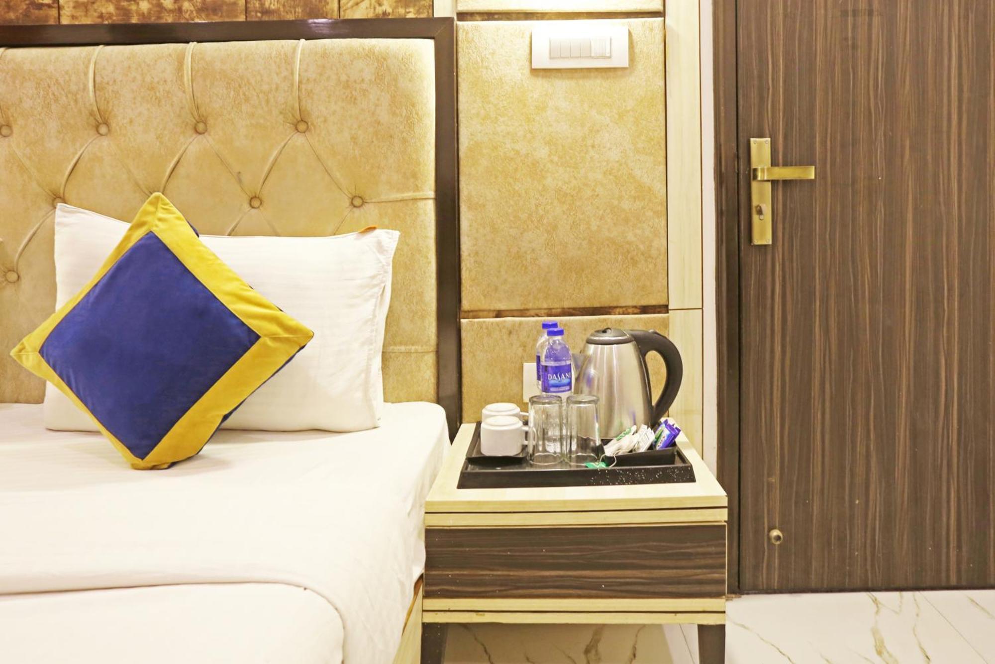 The Almora Residency - Complimentary Airport Trasnfer Hotel Ню Делхи Екстериор снимка