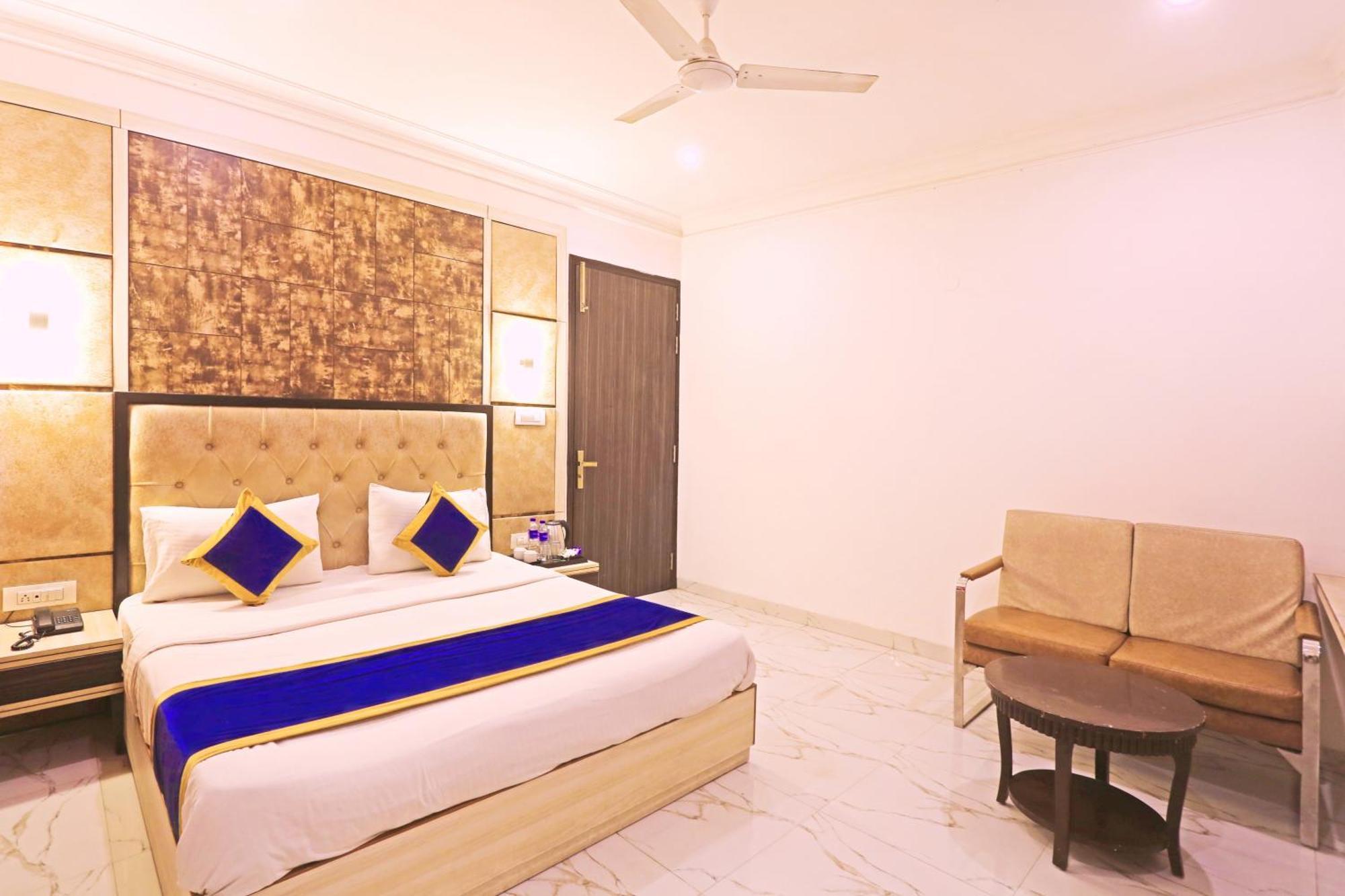 The Almora Residency - Complimentary Airport Trasnfer Hotel Ню Делхи Екстериор снимка
