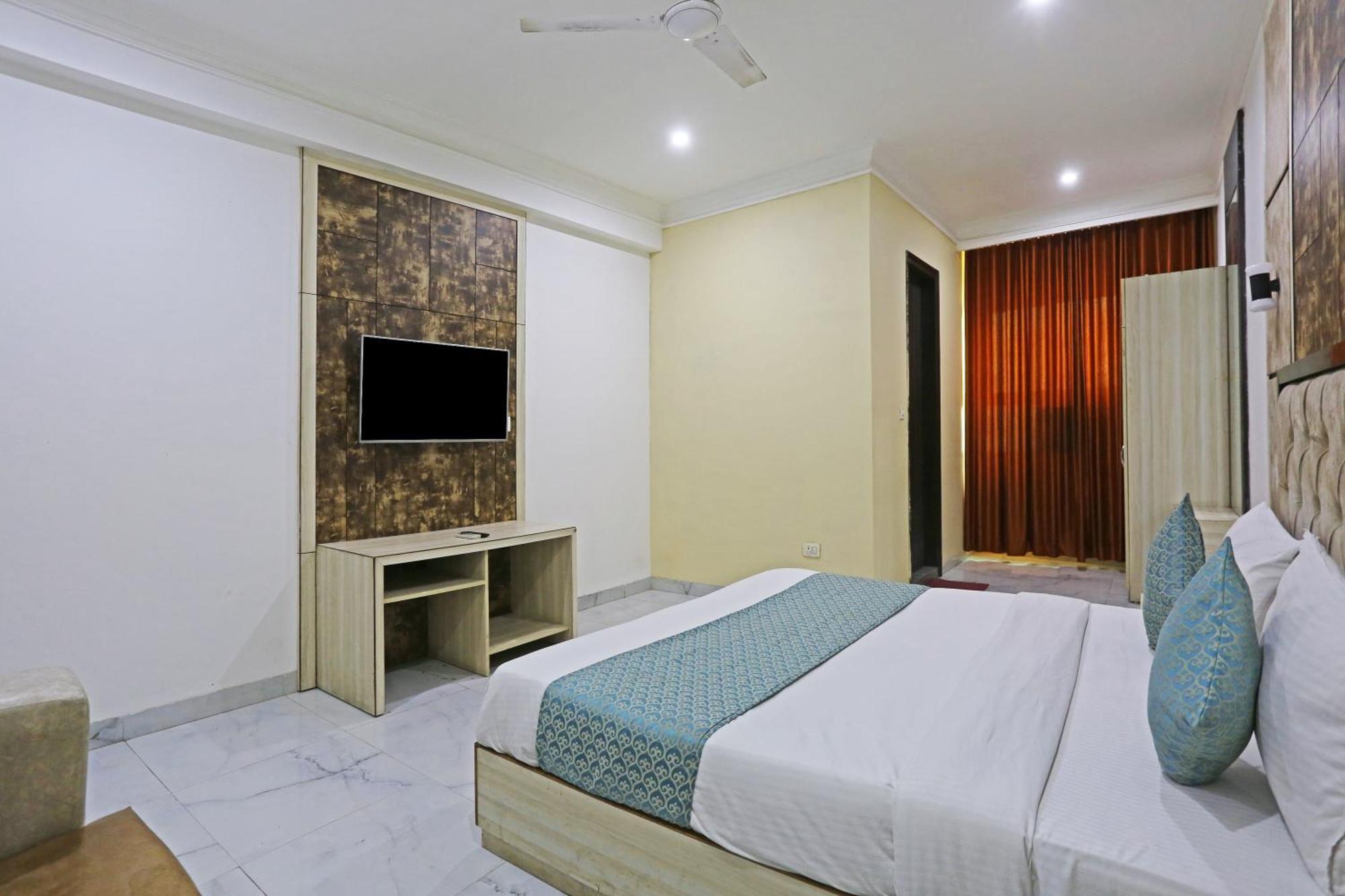 The Almora Residency - Complimentary Airport Trasnfer Hotel Ню Делхи Екстериор снимка