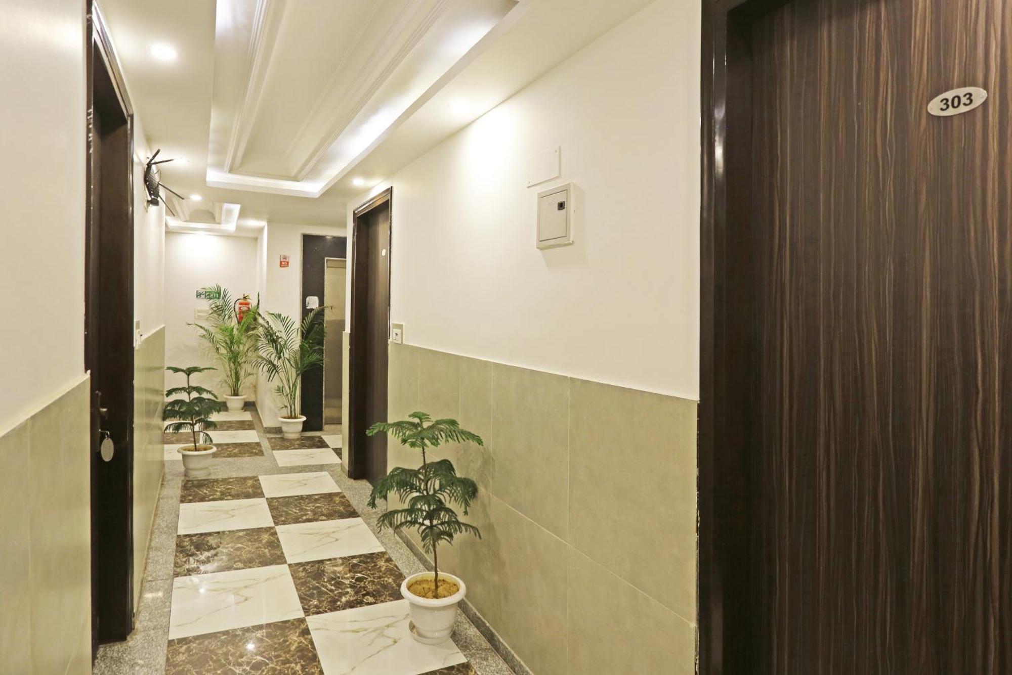The Almora Residency - Complimentary Airport Trasnfer Hotel Ню Делхи Екстериор снимка