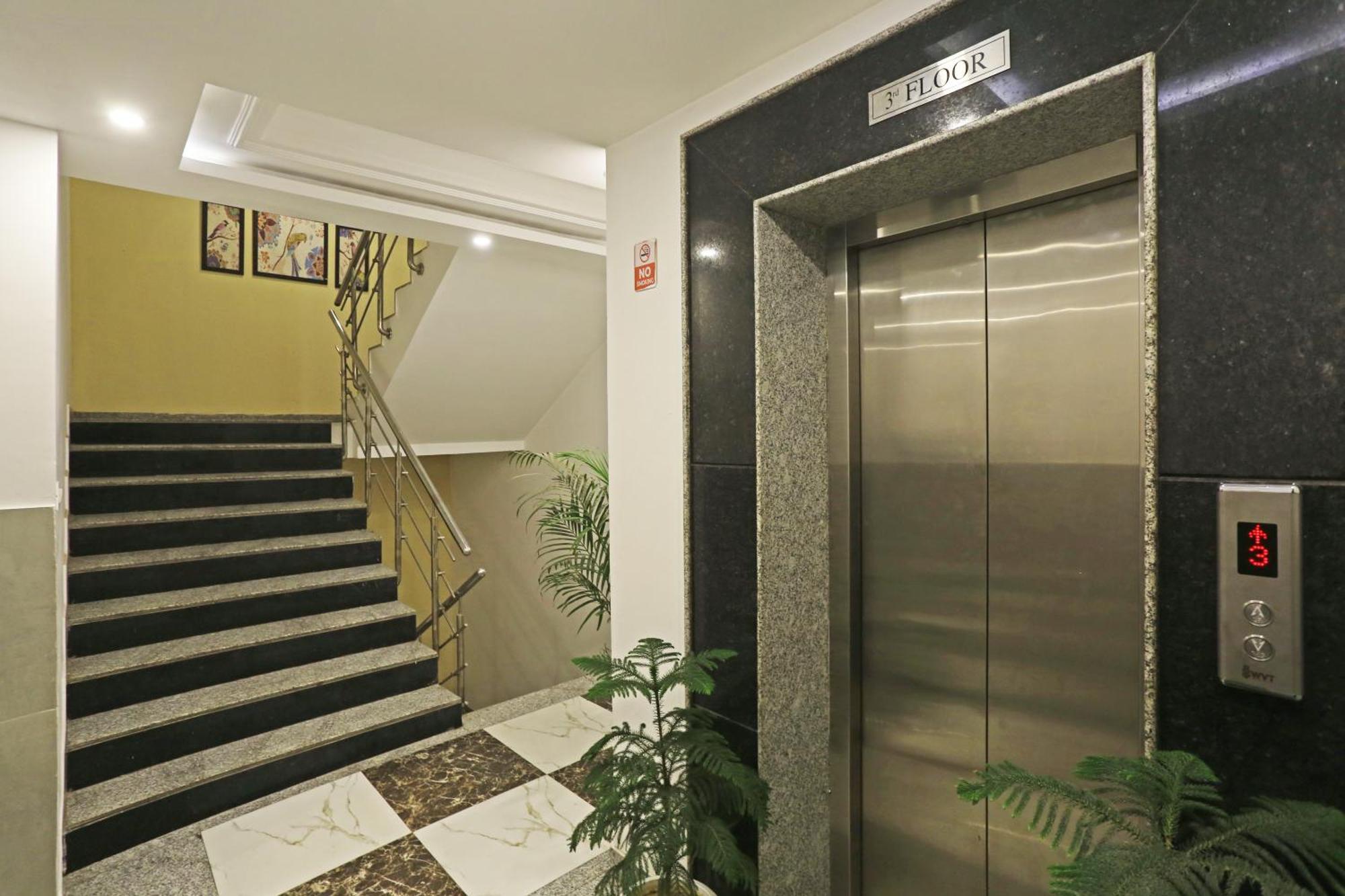 The Almora Residency - Complimentary Airport Trasnfer Hotel Ню Делхи Екстериор снимка