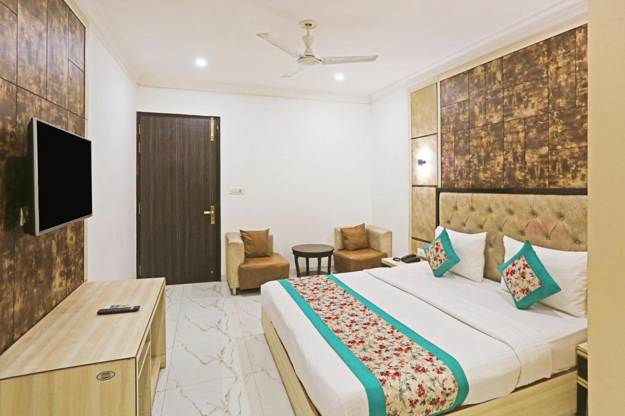 The Almora Residency - Complimentary Airport Trasnfer Hotel Ню Делхи Екстериор снимка