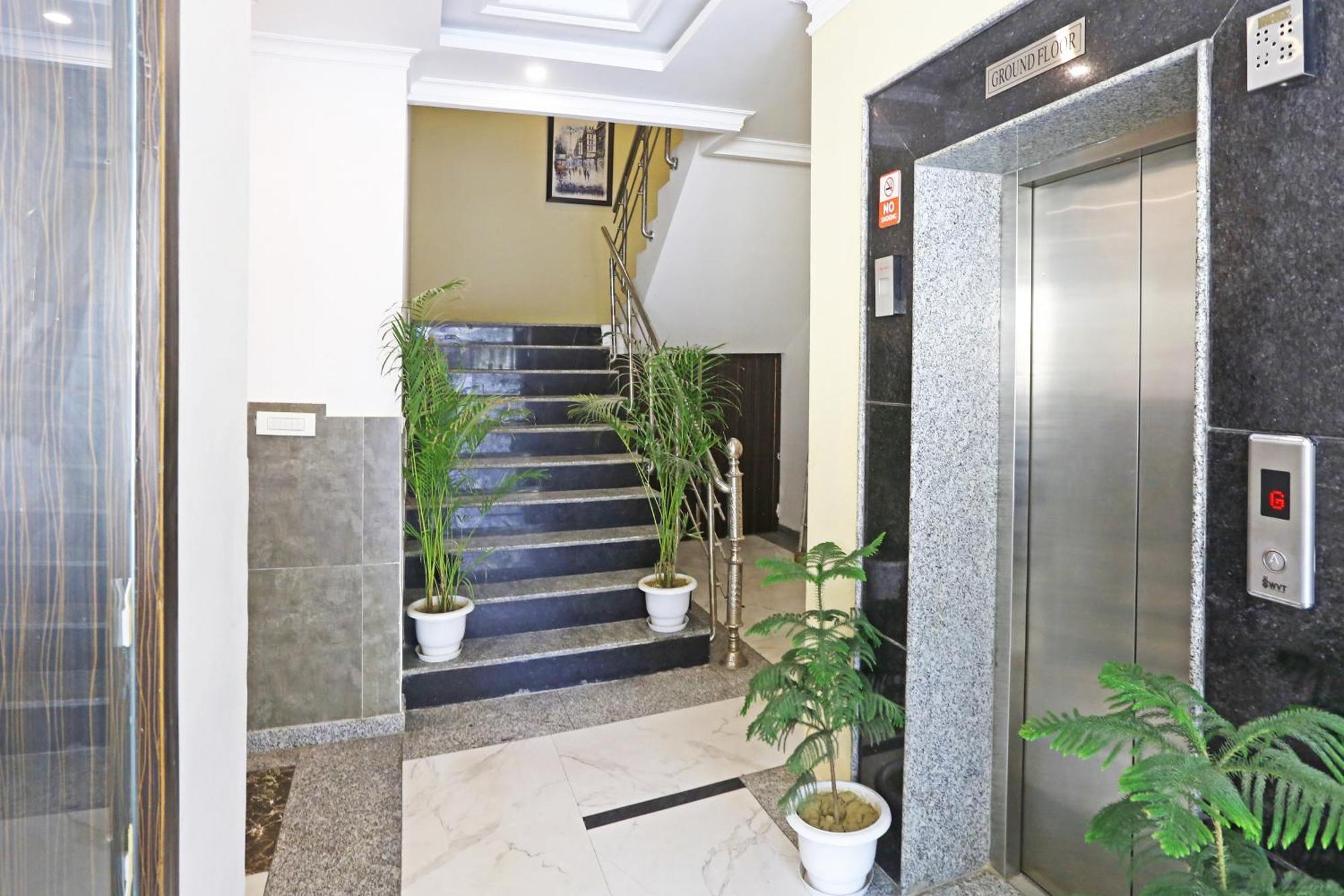 The Almora Residency - Complimentary Airport Trasnfer Hotel Ню Делхи Екстериор снимка
