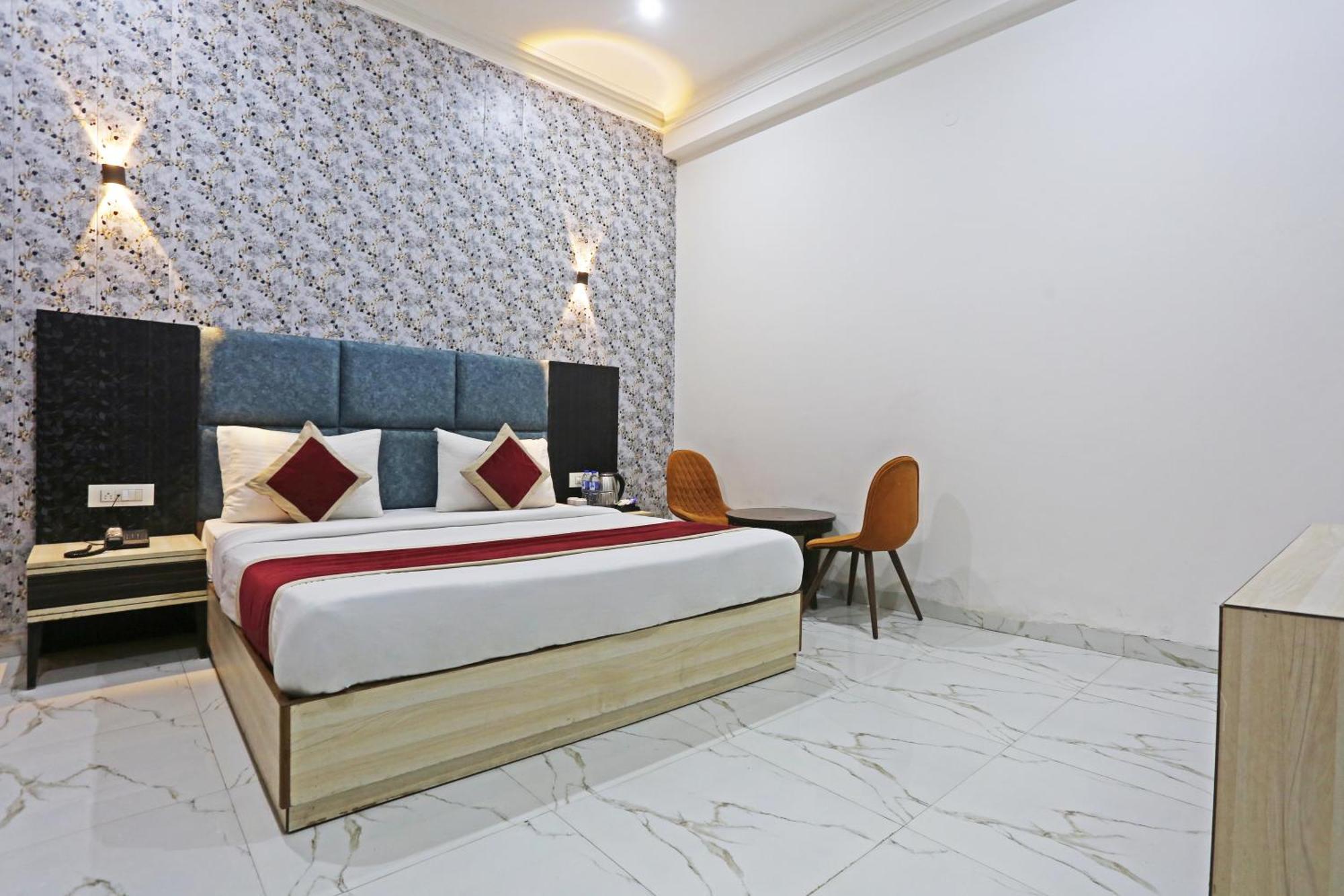 The Almora Residency - Complimentary Airport Trasnfer Hotel Ню Делхи Екстериор снимка
