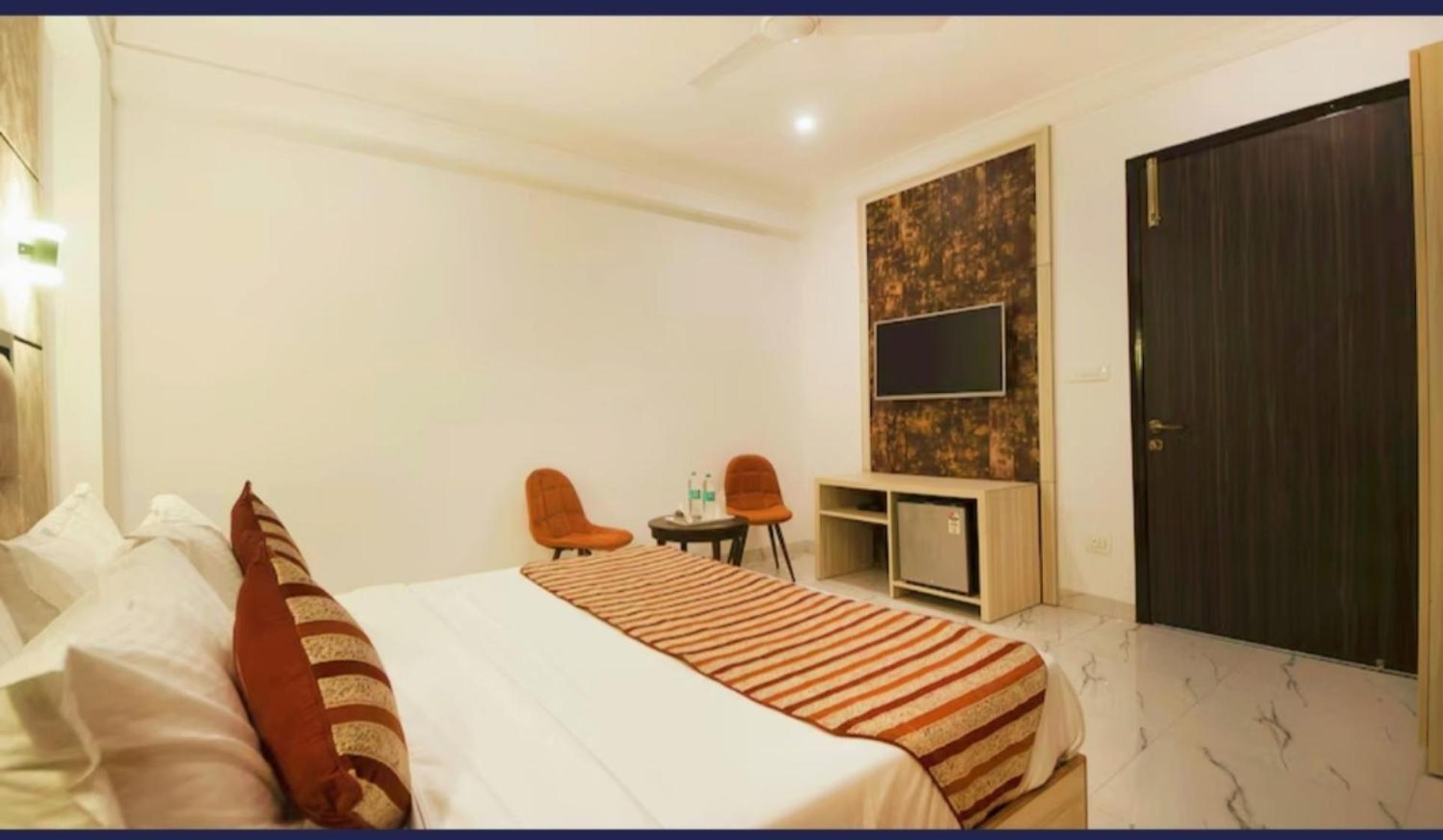 The Almora Residency - Complimentary Airport Trasnfer Hotel Ню Делхи Стая снимка