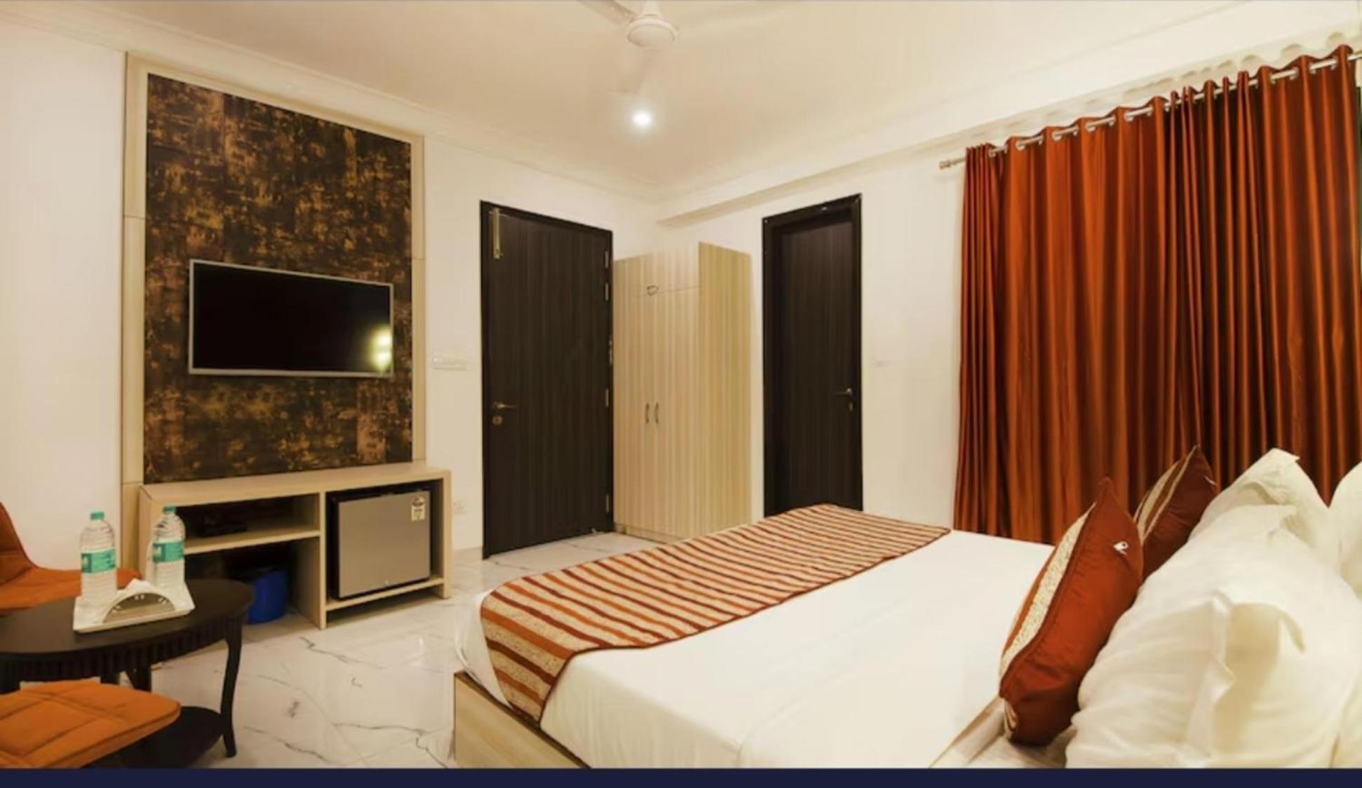 The Almora Residency - Complimentary Airport Trasnfer Hotel Ню Делхи Стая снимка