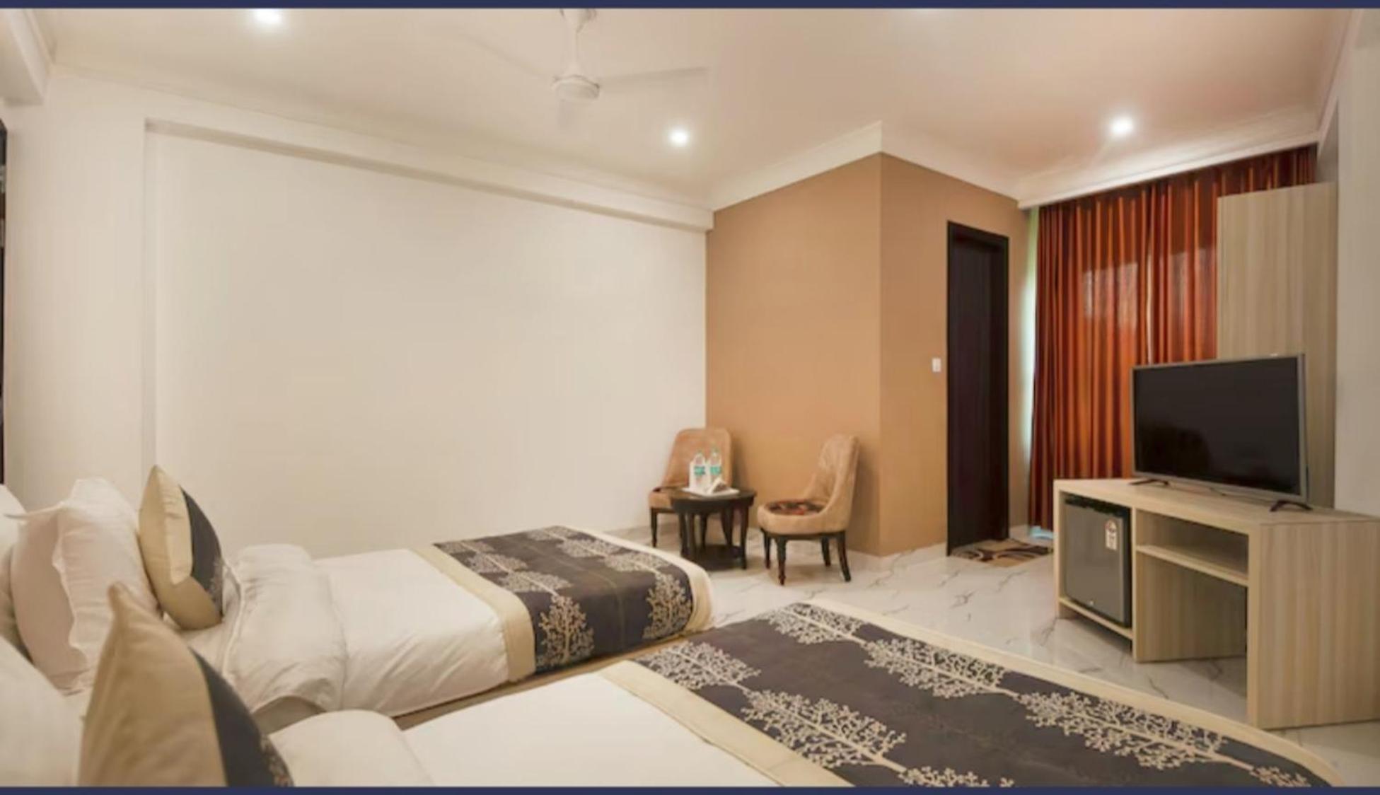 The Almora Residency - Complimentary Airport Trasnfer Hotel Ню Делхи Стая снимка