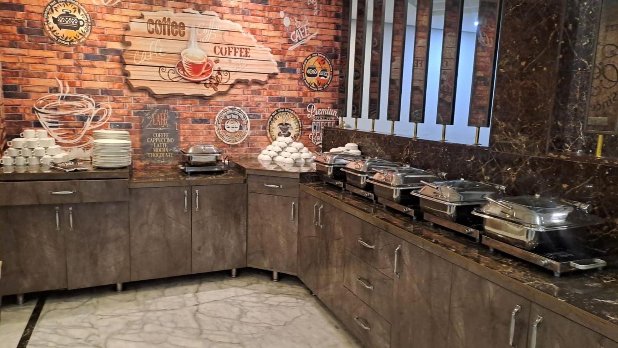 The Almora Residency - Complimentary Airport Trasnfer Hotel Ню Делхи Екстериор снимка