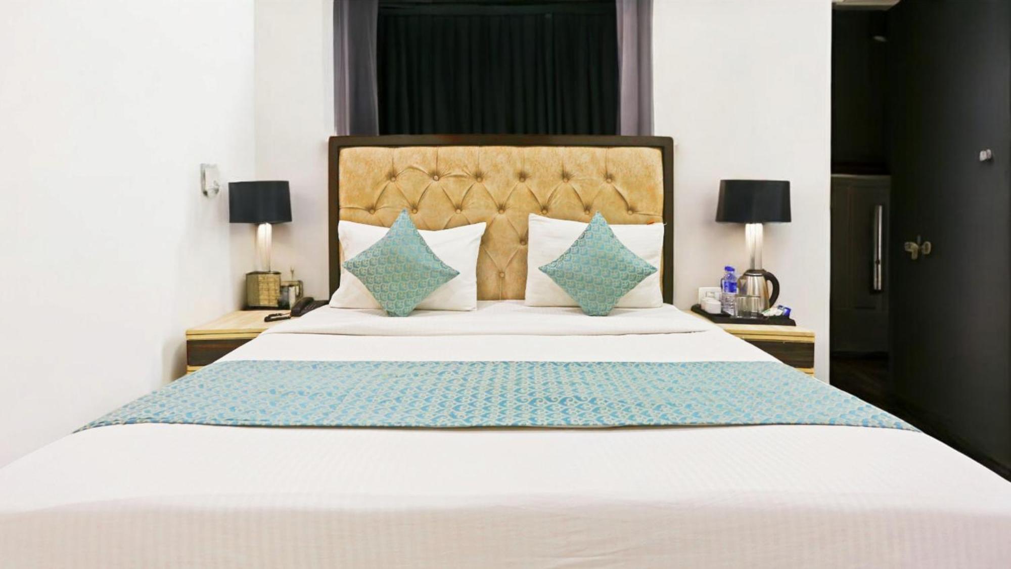 The Almora Residency - Complimentary Airport Trasnfer Hotel Ню Делхи Екстериор снимка