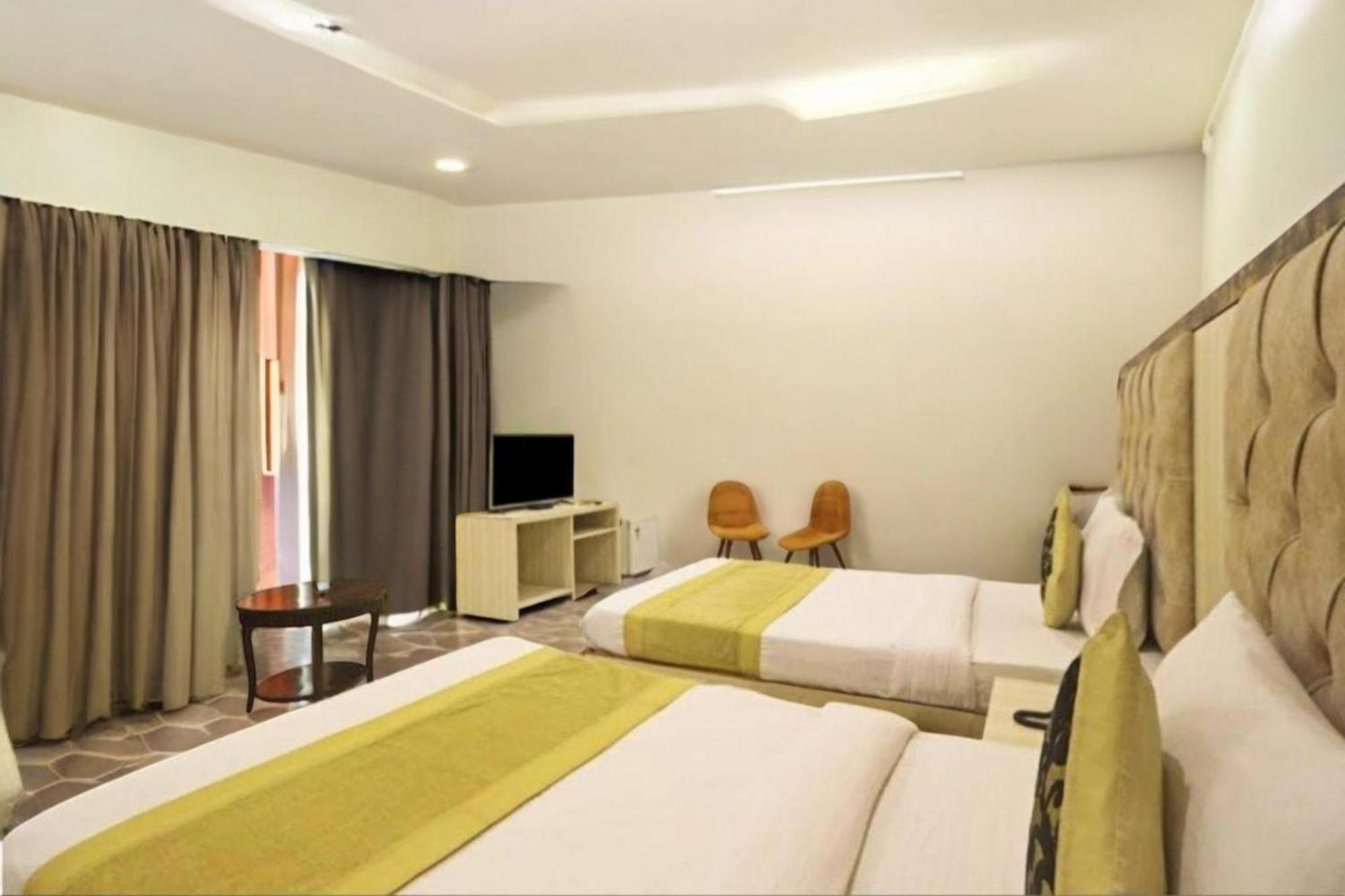 The Almora Residency - Complimentary Airport Trasnfer Hotel Ню Делхи Екстериор снимка